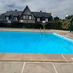 דירה Piscinetennisparking דוביל