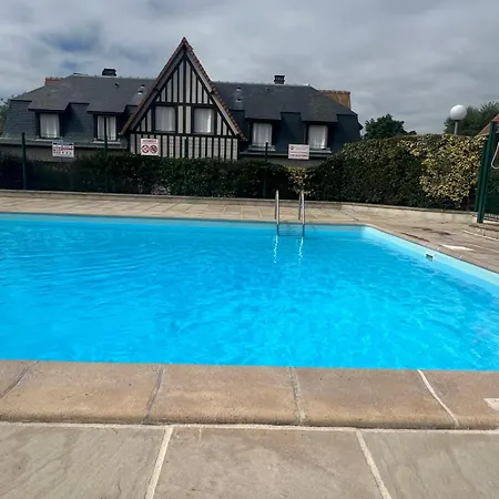 Apartment Piscinetennisparking Deauville