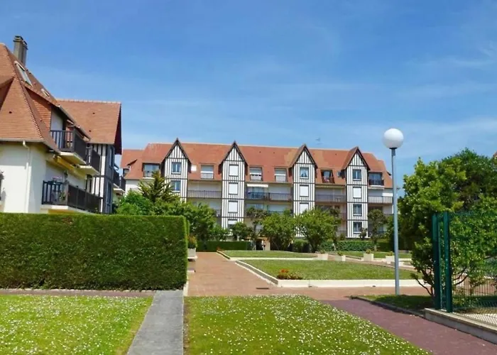 Piscinetennisparking * Deauville